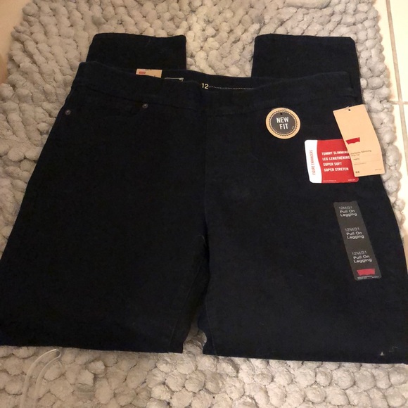 🥒NWT Levi's Slimming Jeggings